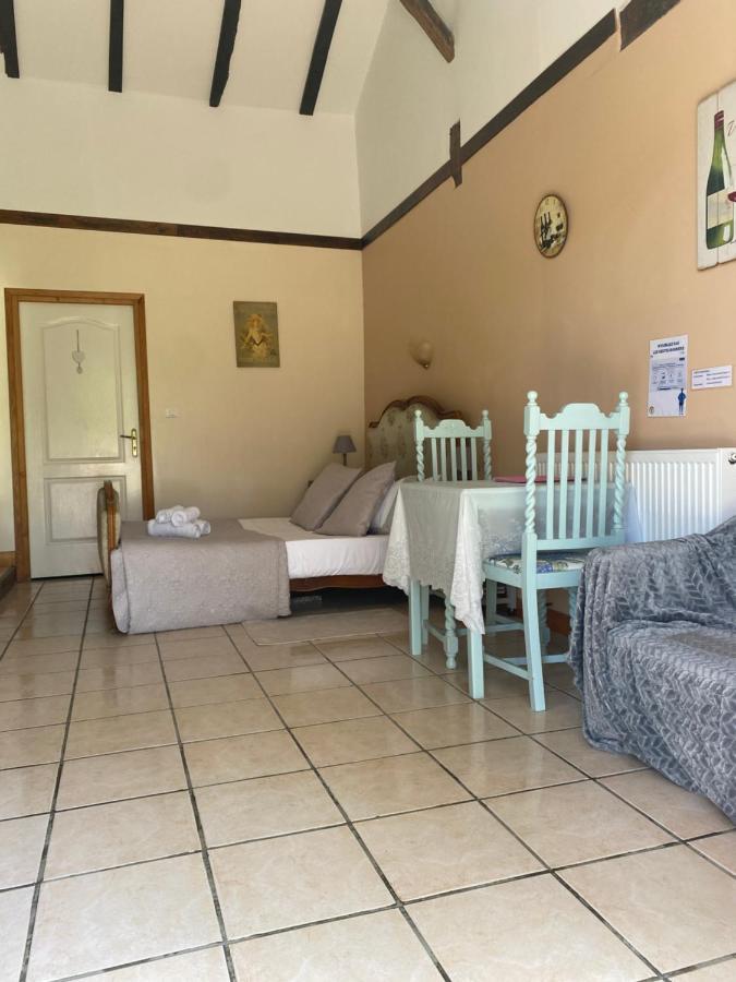 Fonclaire Holidays Mortemart Εξωτερικό φωτογραφία